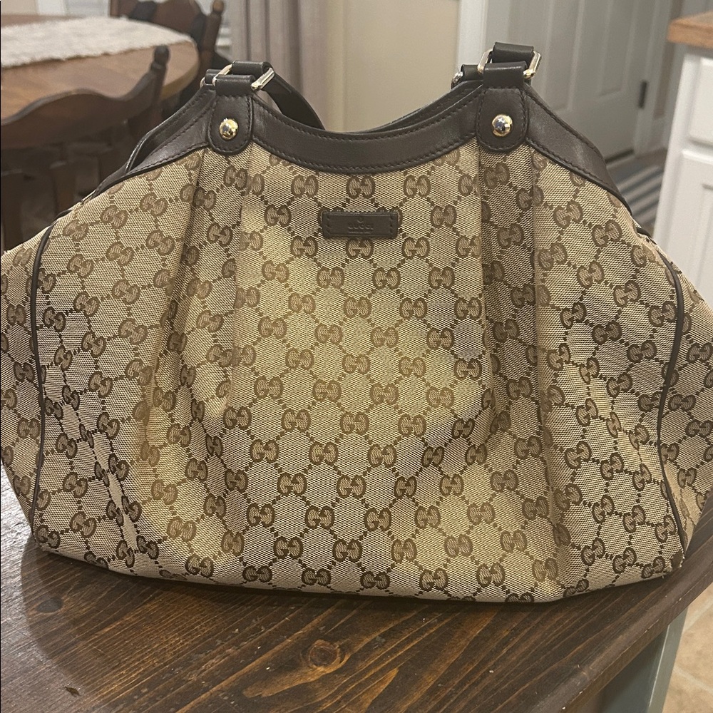 EUC Gucci Handbag.